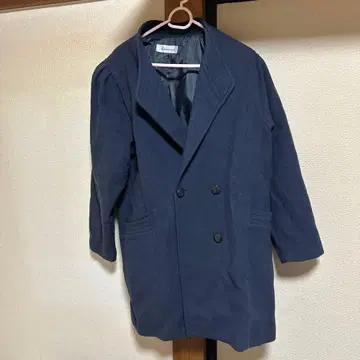 네이비 더블 브레스트 트렌치코트