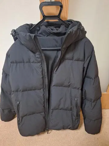 GU 후드 부착 다운 자켓 블랙