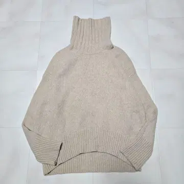 GALERIE VIE 파인 울 하이넥 풀오버 베이지