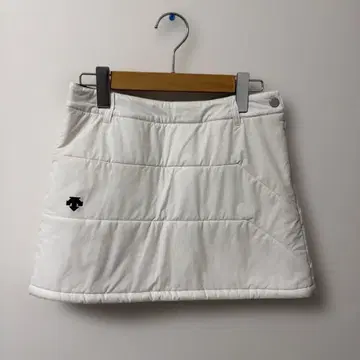 [ 새상품급 ] DESCENTE 화이트 퀼팅 스커트 M