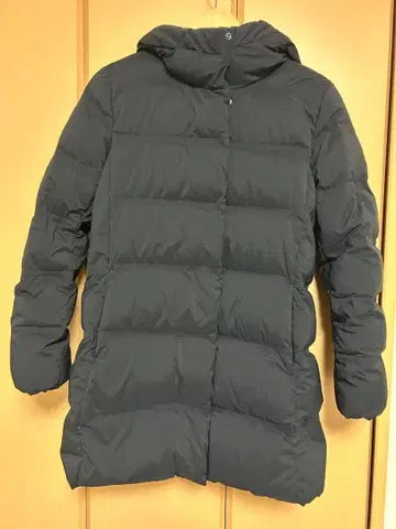 유니클로 심리스 다운 숏코트 S 사이즈