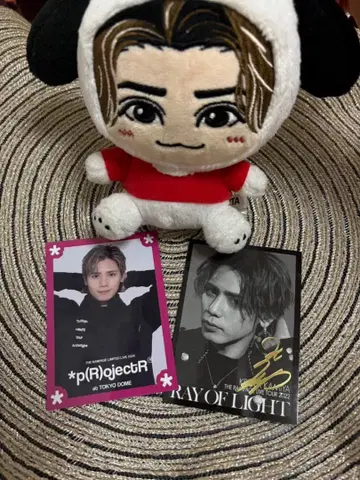 봉제 인형과 사인 포함 카드 세트