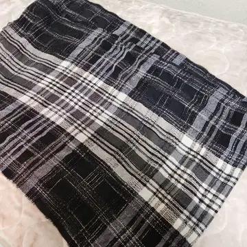 체크 무늬 프린지 스톨