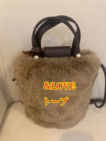 &LOVE 그로브 홀더 포함 복슬복슬 에코 퍼 백