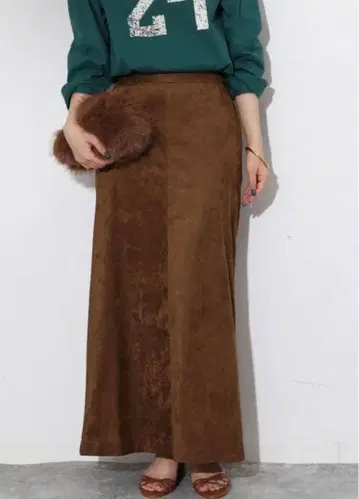 슬로브 이에나 브라운 스웨이드풍 타이트 스커트