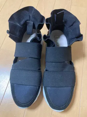 EMILIO PUCCI 프릴 장식 스니커즈 블랙