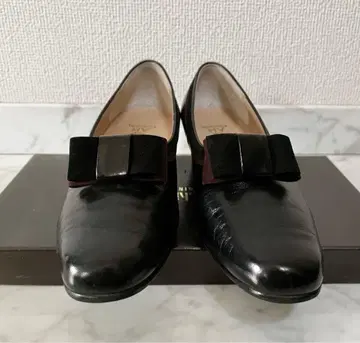 긴자 요시노야 23cm 블랙 가죽 리본 펌프스 HV