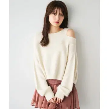 라쿤 오프숄더 니트