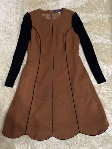 M'S GRACY 니트 소매 플레어 원피스 파이핑 카멜 38