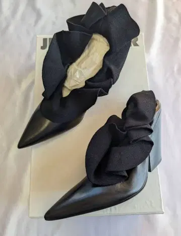 미사용 새상품 Jil Sander 프릴 펌프스 블랙 가죽