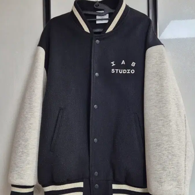 ジャケット・アウター LE SSERAFIM Peaches. VARSITY JACKET L LE SSERAFIM Peaches. VARSITY JACKET Lサイズ - メルカリ