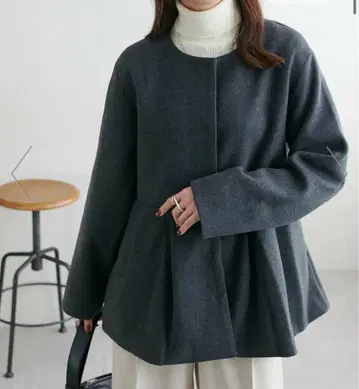 Discoat [레이디로 완성되는] 중공사 페플럼 노카라 자켓 그레이