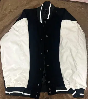 블랙 화이트 바시티 자켓