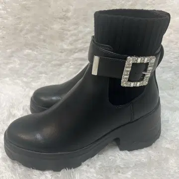 [ 새상품급 ] +diana 크리스탈 버클 부츠 비쥬 블랙 24.5