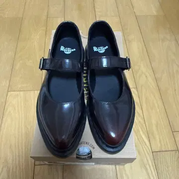 Dr. Martens 다크 브라운 멜리 제인 슈즈 UK5