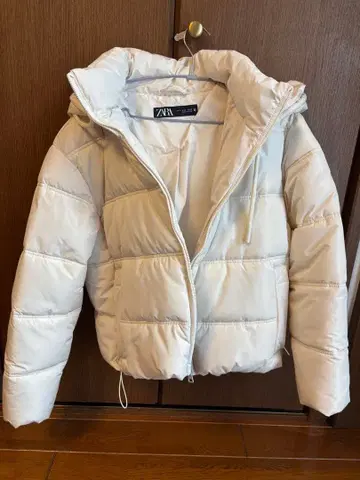 ZARA 화이트 다운 자켓 M
