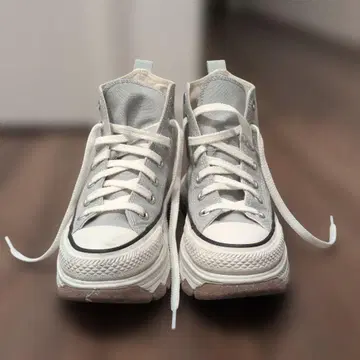 그레이 하이컷 스니커즈