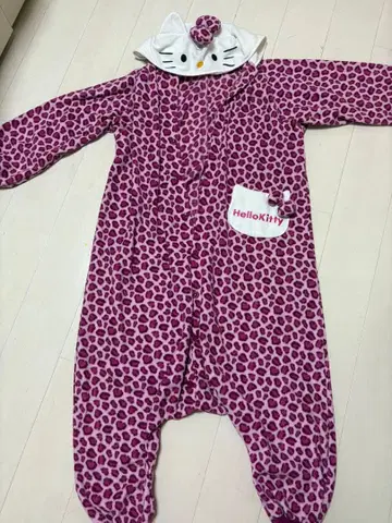 헬로키티 레오파드 무늬 룸웨어