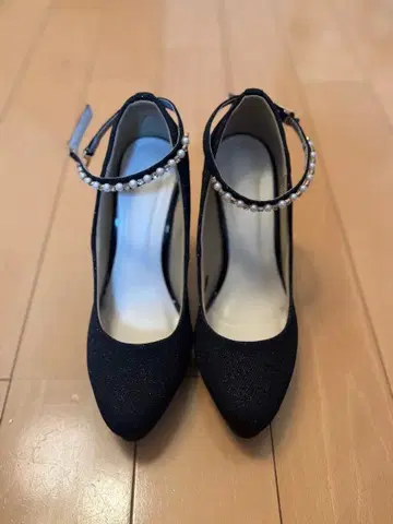 블랙 펄 장식 앵클 스트랩 하이힐 M