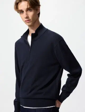 미사용 새상품 유니클로 메리노 하프 지퍼 스웨터 네이비 XL 사이즈