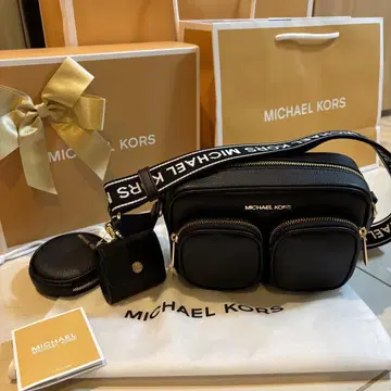 연내 완판 MICHAEL KORS 블랙 AirPods 숄더백