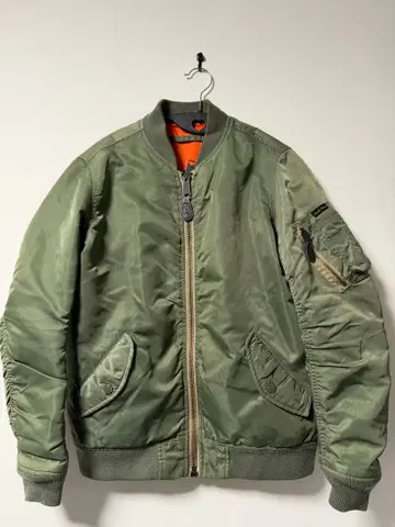 AVIREX MA-1 플라이트 자켓
