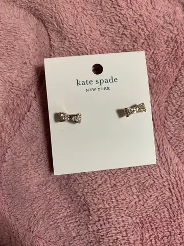 케이트 스페이드 리본형 귀걸이 실버