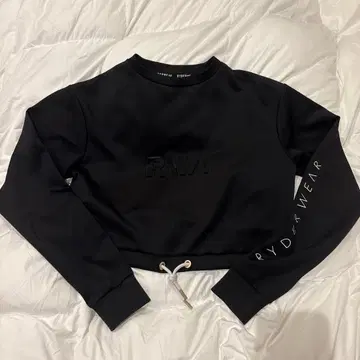 RYDERWEAR 블랙 크롭 맨투맨 M 사이즈