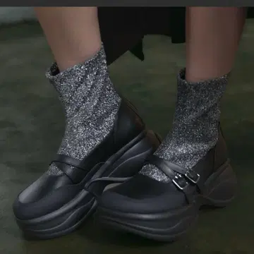 HARE 라메 삭스 디자인 부츠 실버 L 사이즈