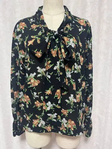 스몰 플라워 보타이 블라우스 GRACECONTINENTAL