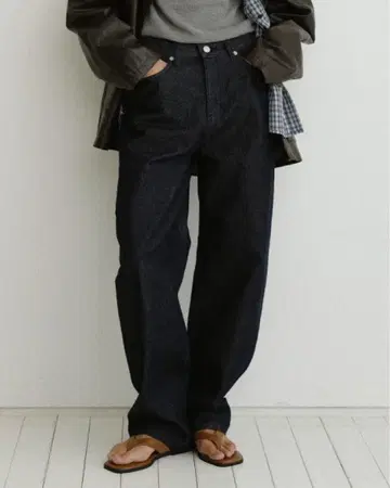 [ URAGO ] Curved denim pants