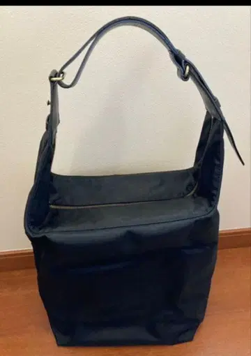 우플라 UPLA 숄더백 지고뉴