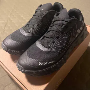 NNormal 트레일 러닝화 블랙 미사용 새상품