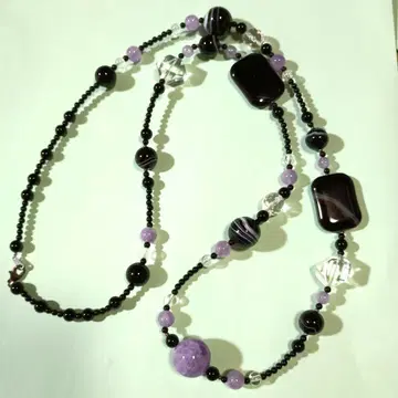 라벤더 자수정과 오닉스 목걸이
