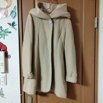 Feroux 베이지 후드 부착 롱 코트