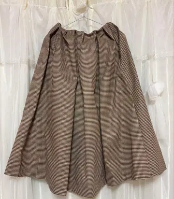 Mila Owen 턱 플레어 볼륨 스커트