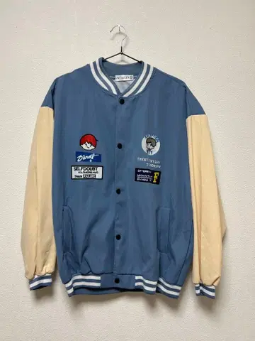 자수 패치가 달린 점퍼