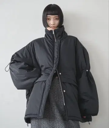 AIC. 드로우 스트링 스탠드 카라 충전솜 코트