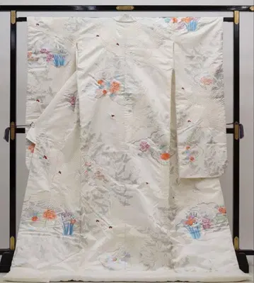 백색 우치카케 일본 의류 결혼식 의상 자수 화이트