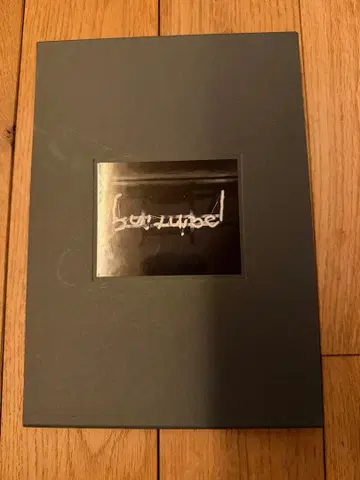 창문으로 비치는 희미한 빛 키시다 류세이 & 요코야마 나미