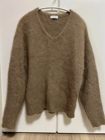 BEAUTY&YOUTH 모카색 V넥 스웨터