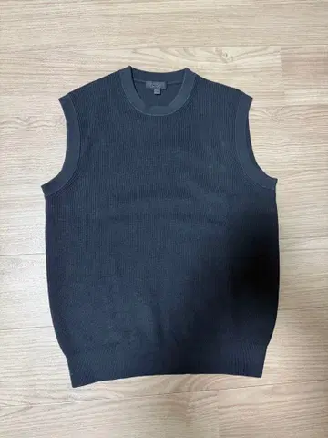 새상품 COS 슬리브리스 니트 베스트 네이비