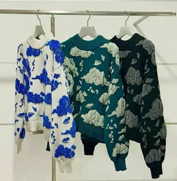 비비안 탐 구름 무늬 니트 스웨터 화이트/블루