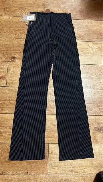 On 스트라이프 플레어 팬츠 S 사이즈