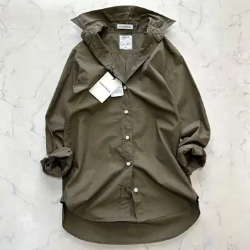 택 포함 새상품 MADISONBLUE 마담 셔츠 로고 자수 카키 00