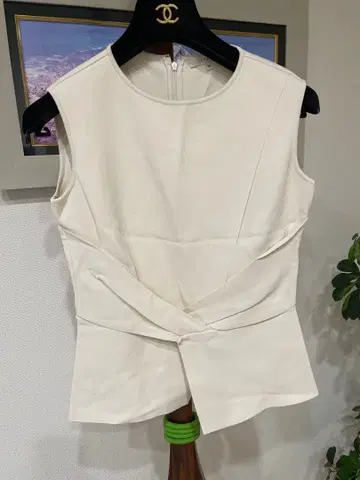 EPOCA 화이트 슬리브리스 상의 40