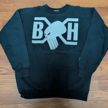 Bounty Hunter 스컬 프린트 맨투맨