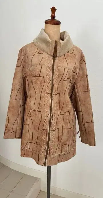 베이지 스웨이드풍 자켓