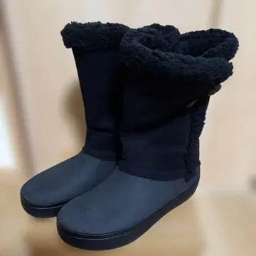 크록스 퍼 블랙 부츠