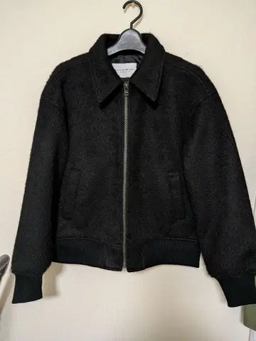 미사용 새상품 UNITED ARROWS 샤기 지퍼 블루종 블랙